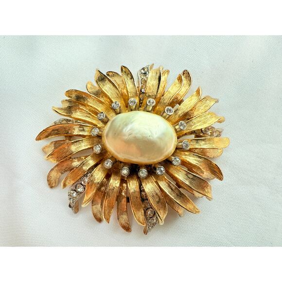 Vintage ART Brooch Signed Sunflower Faux Pearl Rhinestone Pin 1960s - Picture 4 of 9